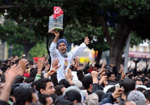 الناشط الحقوقي وديع الجلاصي يكذُب خبر وفاته ويصرح : أنا على خطى الثورة