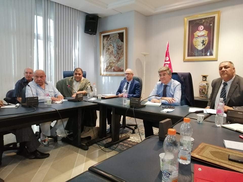جلسة عمل بين وزير السياحة والمكتب التنفيذي للجامعة الوطنية للصناعات التقليدية