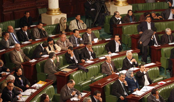الأمطار تتهاطل داخل القاعة الرئيسية للمجلس التأسيسي