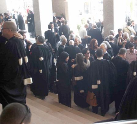 تزامنا مع مؤتمر الإستثمار : المحامون يصعّدون ويرابطون بالبرمان !