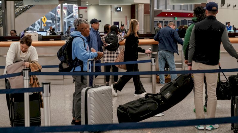 شلل في المطارات: إلغاء آلاف الرحلات الجوية الداخلية في الولايات المتحدة