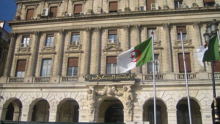 البنك المركزي الجزائري ينفي "تهريب رؤوس أموال" إلى الخارج