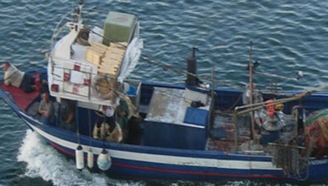 إيقاف مركب صيد مصري بجرجيس