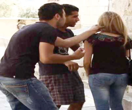 تونس : السجن 3 أشهر لكل من يعاكس أو يضايق فتاة