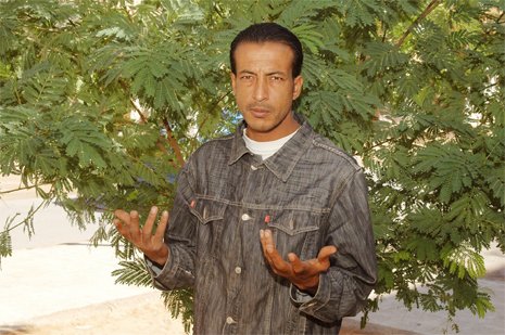 منع الناشط المدني الجزائري "طاهر بلعباس" من الدخول الى تونس اجراء تعسفي