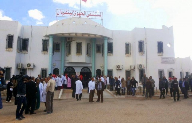 التلاميذ ضحايا مرة أخرى : إصابة 19 تلميذا بحالات تسمّم في مدرسة ببنقردان