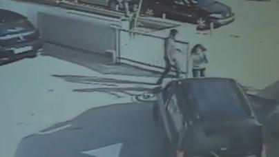 مرفوقا بالحقوقية سهام بن سدرين : المستيري يدهس بسيارته  صحفيان براديو كلمة + فيديو