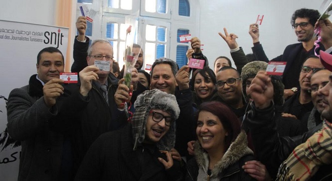 صحفيون يعبرون عن تمسكهم بالنقابة