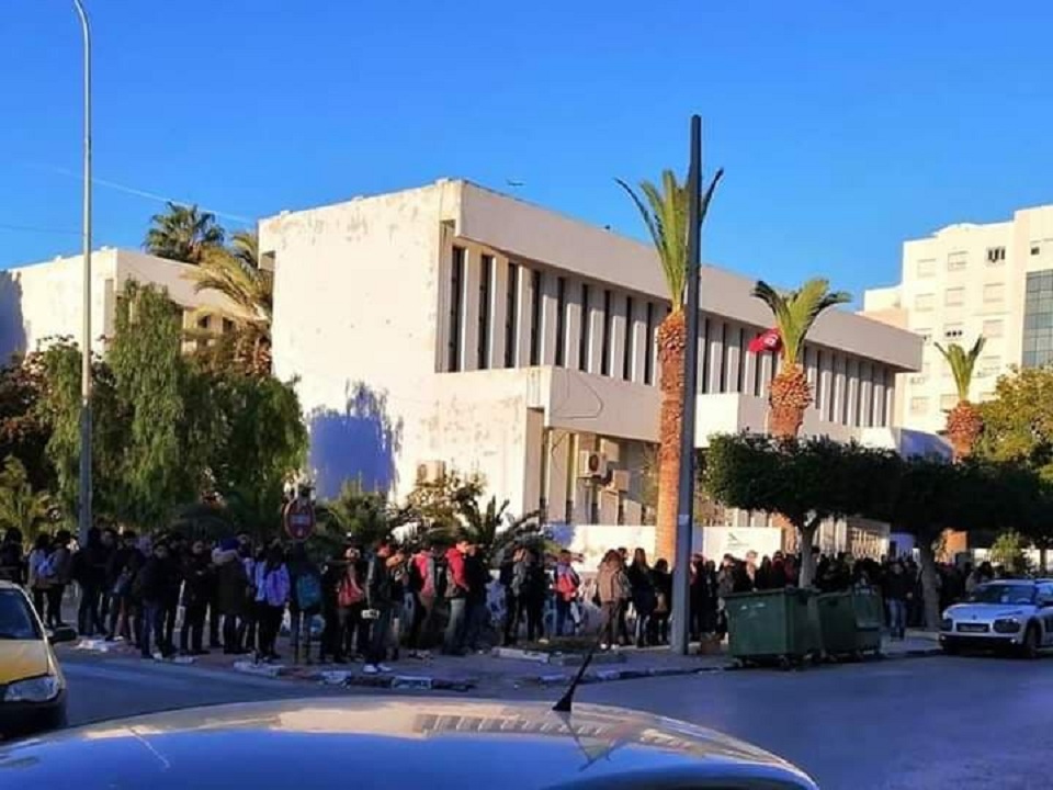 جامعة صفاقس تفتح مكتبة كلية الطب امام عموم الطلبة للمراجعة