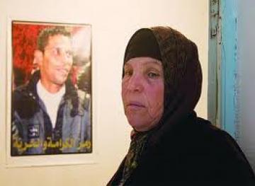 ‫عائلة محمد البوعزيزي تقاطع وسائل الاعلام‬