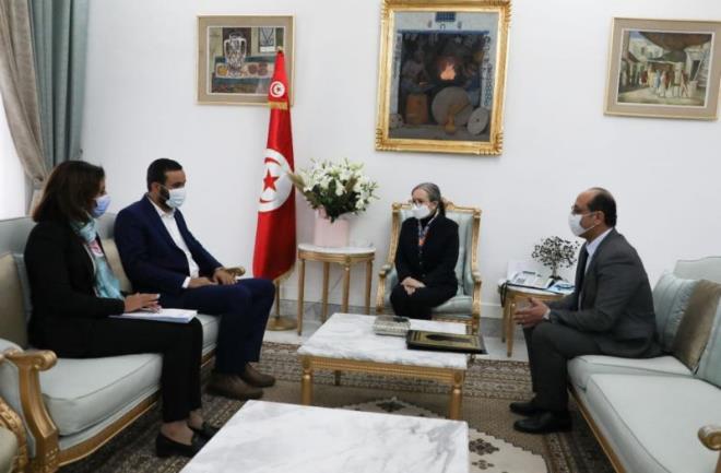 بودن تؤكد انفتاح الحكومة على وسائل الاعلام لدى لقائها وفدا تابعا لنقابة الصحفيين