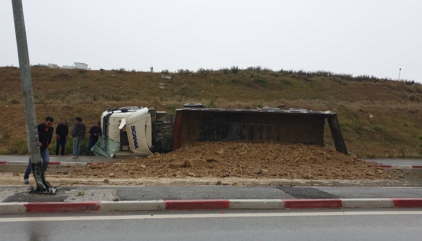 أريانة : انقلاب شاحنة ثقيلة 