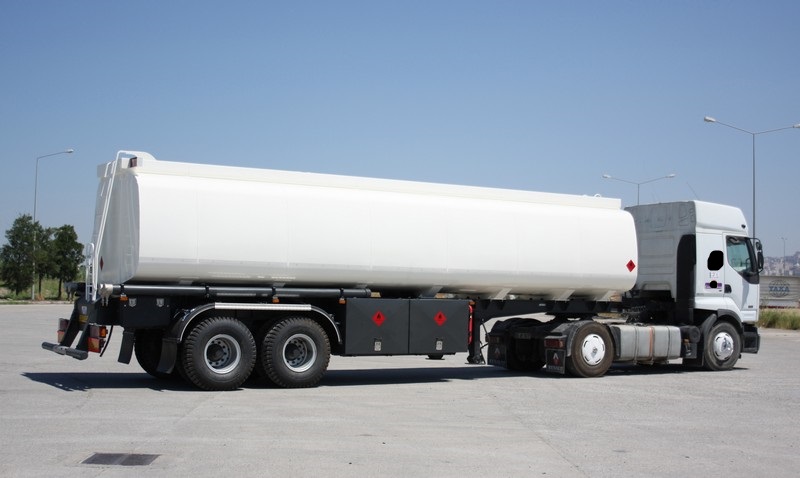 لليوم الثاني على التوالي: سواق شاحنات نقل المحروقات يتمسكون بمواصلة إضرابهم