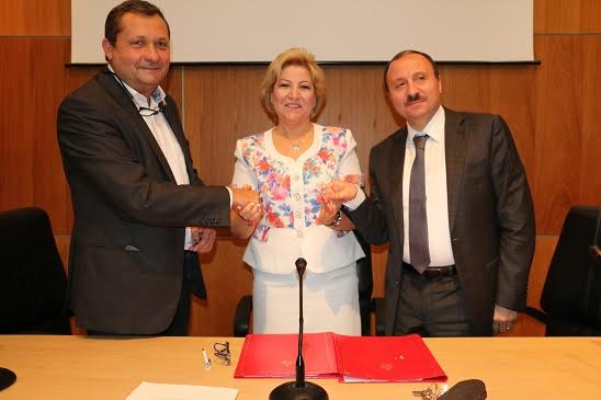 إمضاء اتفاقية شراكة لقاءات "افريقيا 2016"