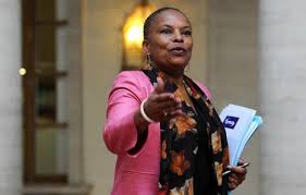 فرنسا: استقالة وزيرة العدل 