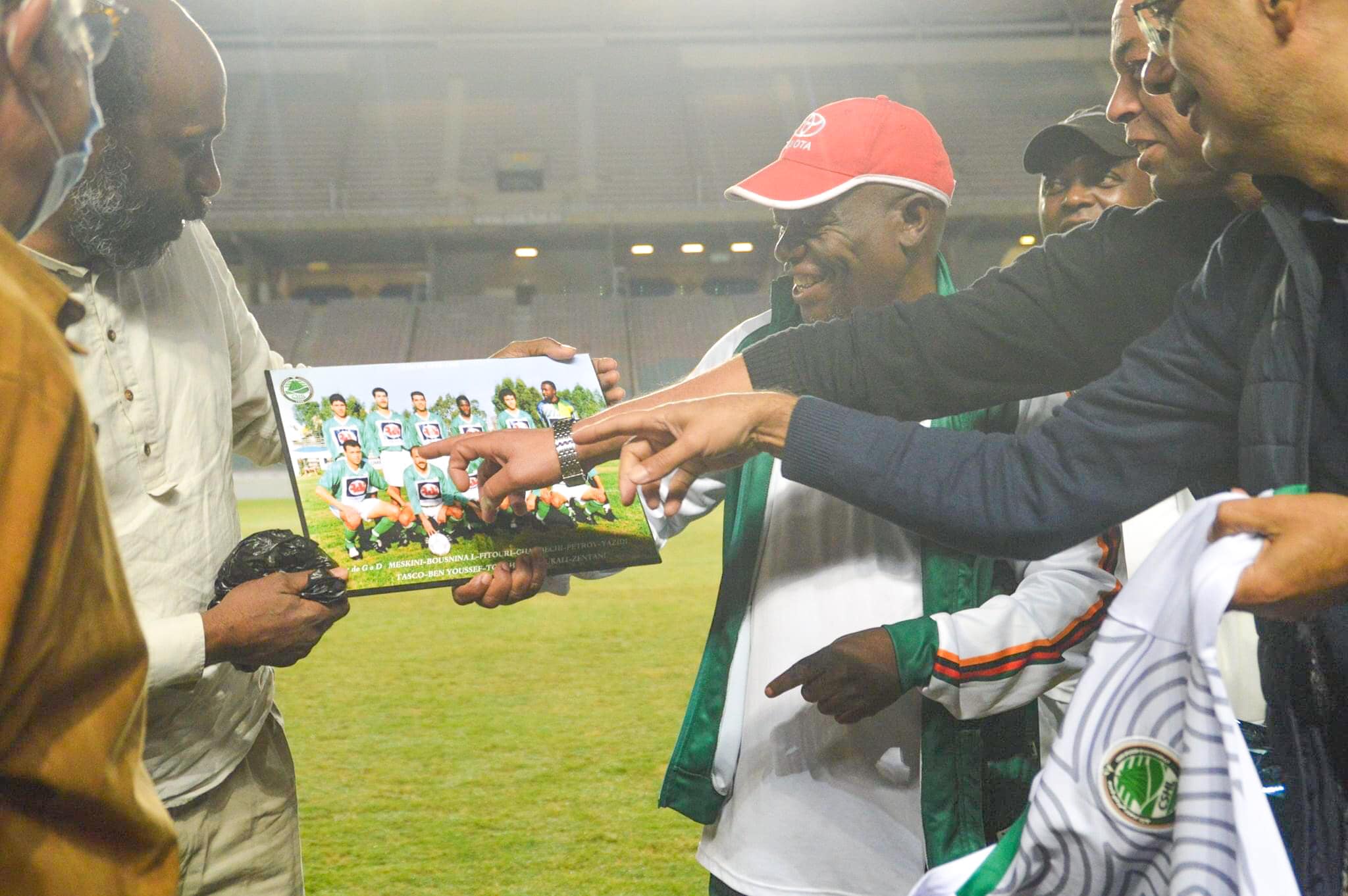 نادي حمام الانف يكرّم مدرب المنتخب الزامبي