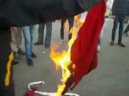 إيقاف شابين مورطين في حرق الراية الوطنية ببنزرت