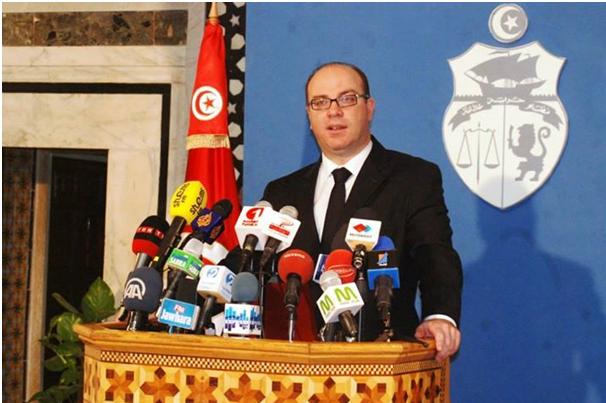 وزيرالمالية يوضح القانون المتعلق بالاتاوة على الشاحنات والسيارات  