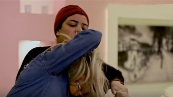 احتفلت بالريفيون على طريقتها الخاصة : فتاة تنـفّذ "براكاج " باستعمال سكين بصفاقس