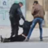 وزارة الداخلية تفتح تحقيقا حول الفيديو الذي يظهر سحل فتاة على الأرض من قبل عوني أمن