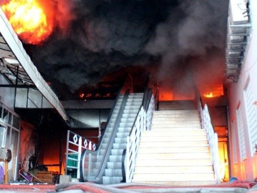 تونس العاصمة : اندلاع حريق بالمركز التجاري سنترال بارك