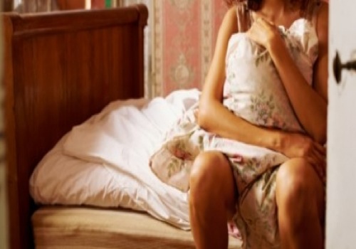 فتاة  تونسية تروي تفاصيل ممارسة الجنس مع والدها في برنامج إذاعي لعلاء الشابي 