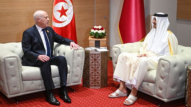 رئيس الجمهورية يلتقي أمير قطر بالجزائر