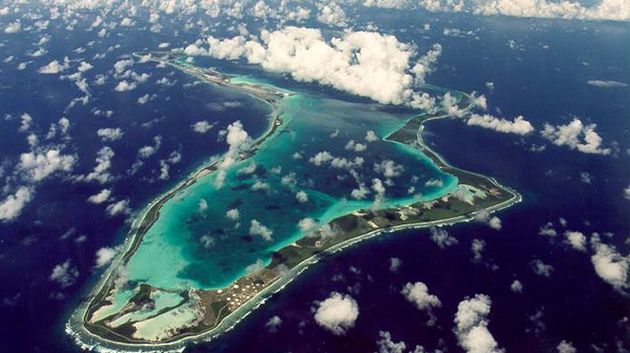 إيران تطلق صاروخين على قاعدة أمريكية بريطانية