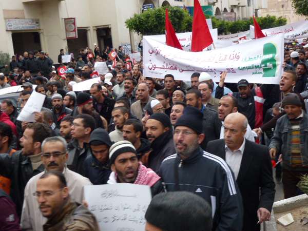 مسيرة حاشدة بقفصة للمطالبة بالتنمية والتشغيل