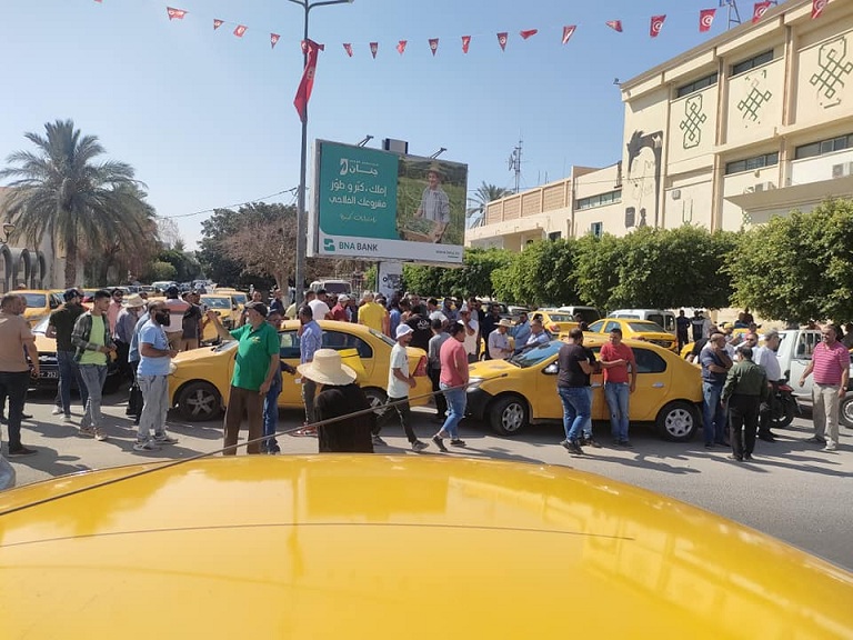 قفصة : وقفة احتجاجية لسائقي سيارات الأجرة " تاكسي"