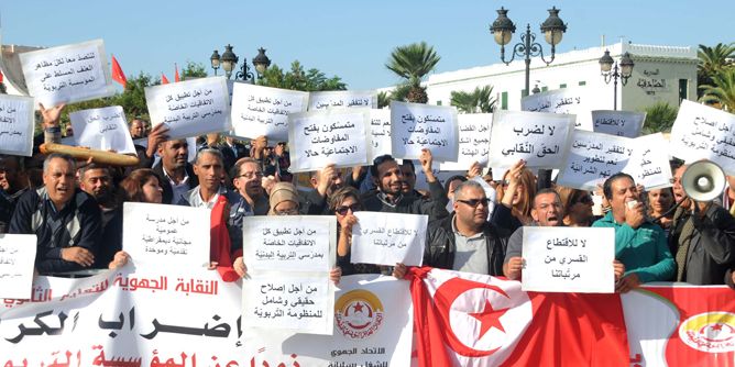 إضراب الأساتذة : بين مطالب أهل القطاع وسخط الرأي العام...والتلاميذ "الرهائن"