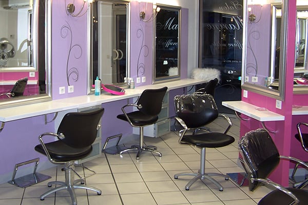 50% من "صالونات" التجميل في تونس تعمل بصفة غير قانونية!!