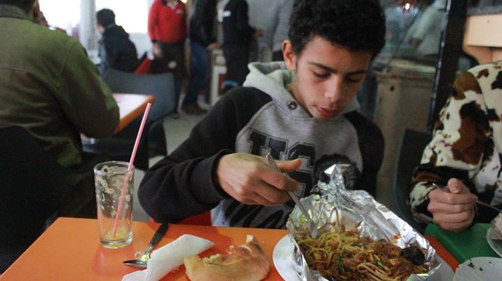 سامي الفهري يخطف حمة حمة من قنوات منافسة  ويسلمه لرجل اعمال معروف