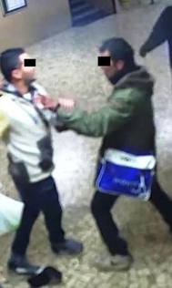 كاميرات مراقبة تكشف تفاصيل براكاج من قبل مهاجر تونسي على مواطن إيطالي