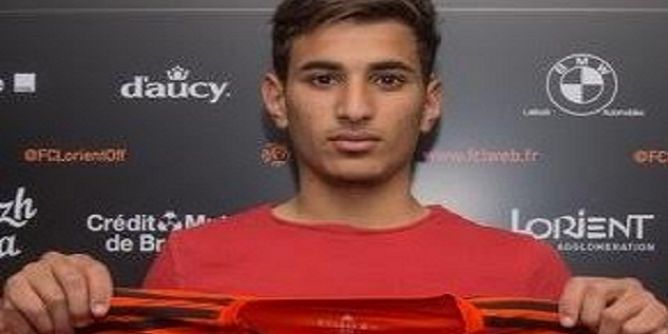 من هو عصام بن خميس الذي وجه له كاسبرجاك الدعوى للمنتخب لأول مرة ؟