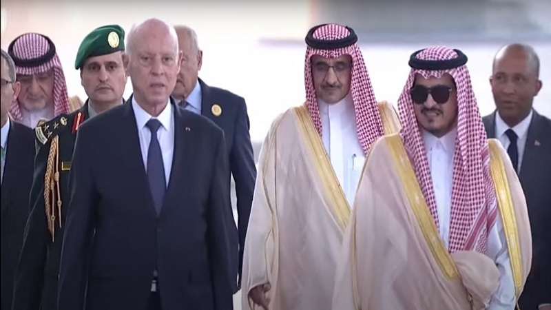 الرئيس قيس بن سعيد يصل إلى جدة للمشاركة في القمة 32 لاجتماع مجلس جامعة الدول العربية