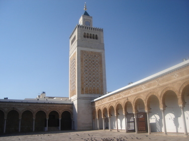 وزارة الثقافة تقاضي مشيخة جامع الزيتونة لاستلائهم على مقر مكتبة العطارين