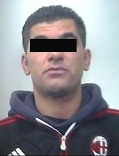 إيطاليا : كاميرا مراقبة تورط مهاجر تونسي في جريمة السطو والسرقة