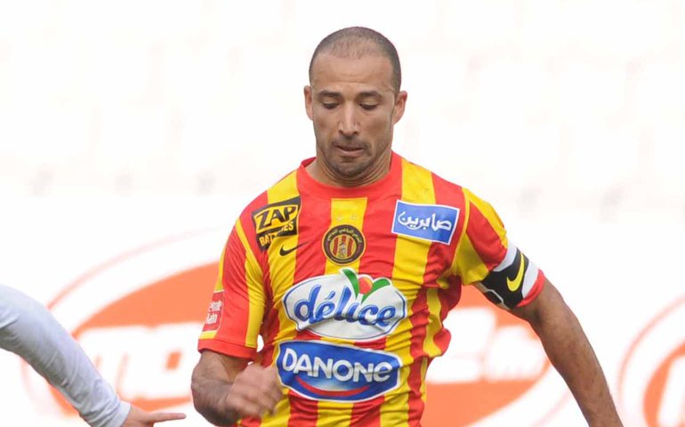 صورة : خالد المولهي يساهم في حملة دعم النادي الإفريقي ب5 آلاف دينار