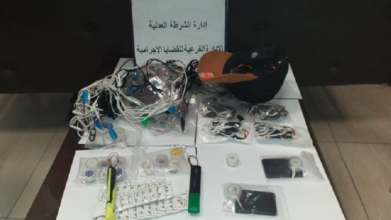 إيقاف شخص من أجل ترويج أجهزة الكترونية معدّة للغش في الامتحانات