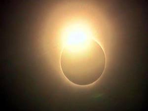 الأحد 3 نوفمبر كسوف جزئي للشمس 