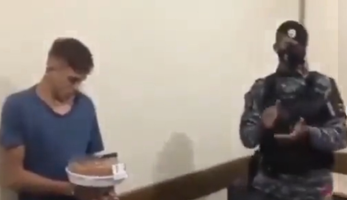 بعد إكماله العمر القانوني للقبض عليه.. الشرطة البرازيلية تحتفل بعيد ميلاد "لص" 