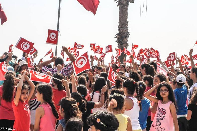 اِستعدادا لاستعراض أوسو: أكثر من 1200 تونسي ينشرون الفرح على كرنيش بوجعفر