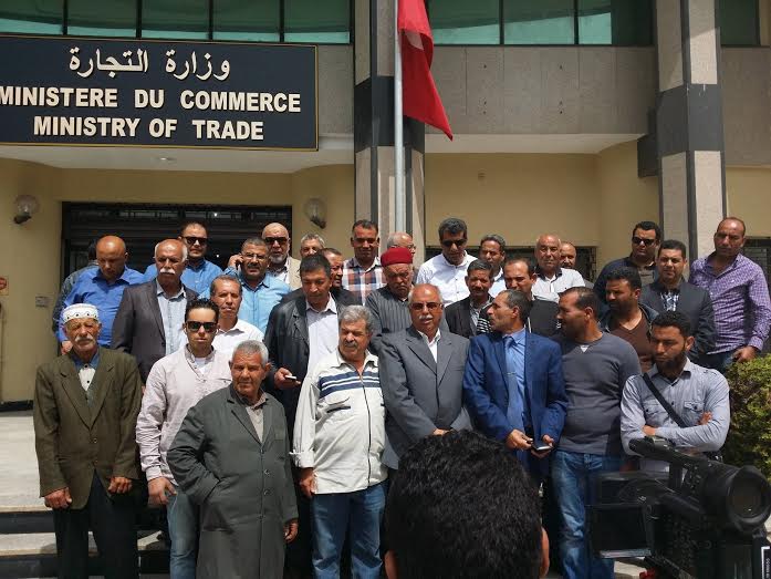 أزمة الحليب تتواصل : وقفة احتجاجية أمام وزارة التجارة