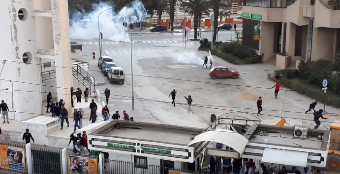 تونس: ضبط مجموعتين تابعتين لأحباء فريقين كبيرين بالعاصمة من أجل اعتزامهم تبادل العنف بينهم