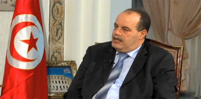 وزير الداخلية يلتقي بالمتسبب في فوضى شارع الحبيب بورقيبة