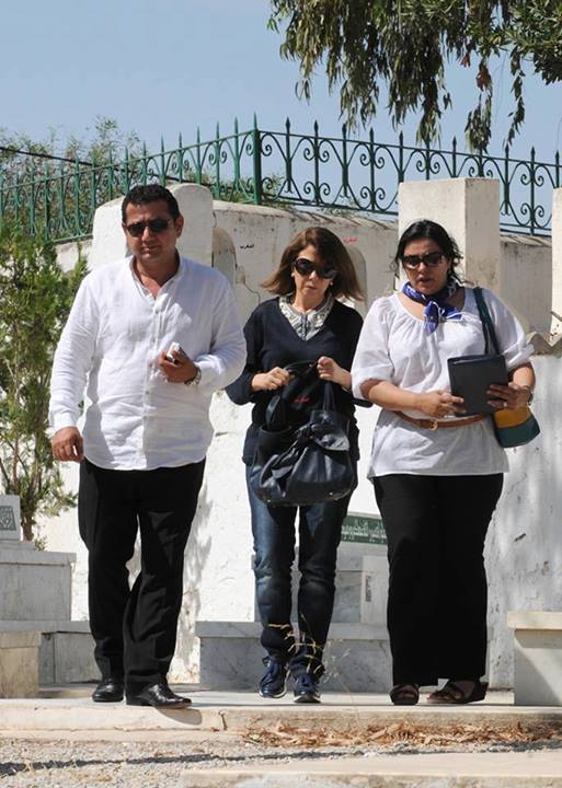 الفنانة ماجدة الرومي تزور قبر الفقيد شكري بلعيد بالجلاز