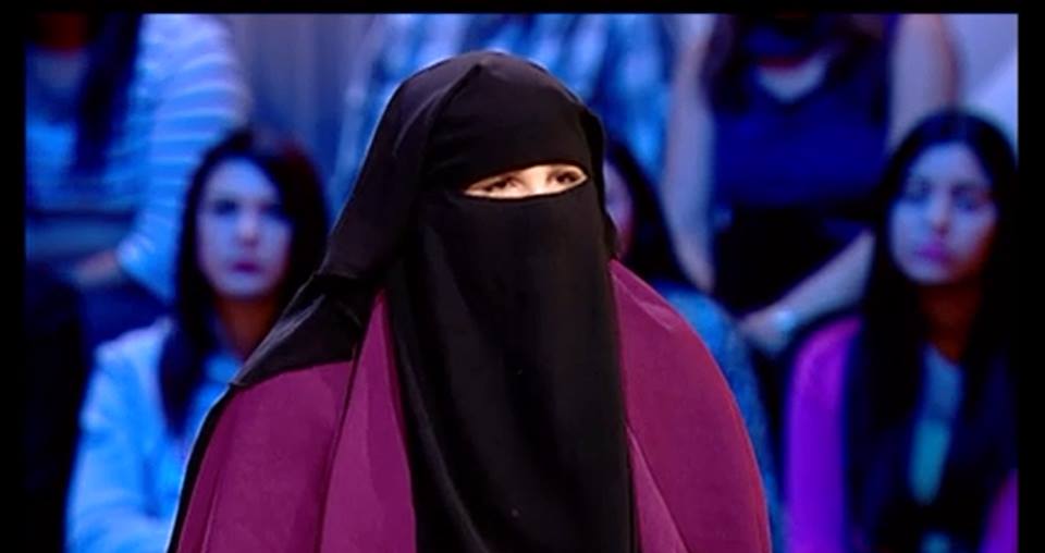 في " عندي ما نقلّك " : منقّبة " فالصو " تقلع نقابها وتدّعي جهاد النكاح
