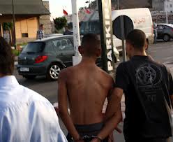 إلقاء القبض على مجرم خطير جدا هارب من السجن محكوم مدى الحياة بتهمة إغتصاب إبنته