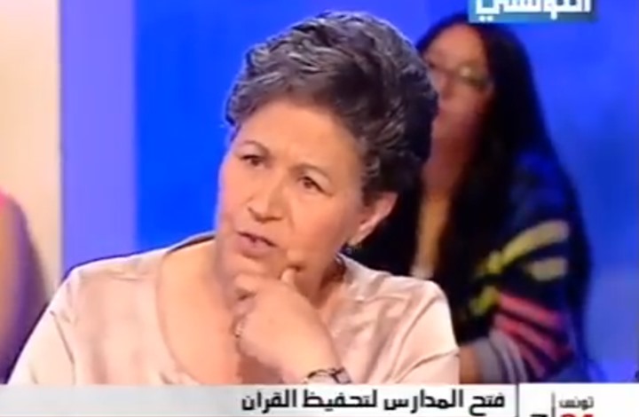بعد رفضها تدريسه للصغار ، هل يجب " تحريف " القرآن وحذف بعض الآيات لإرضاء نائلة السليني ؟